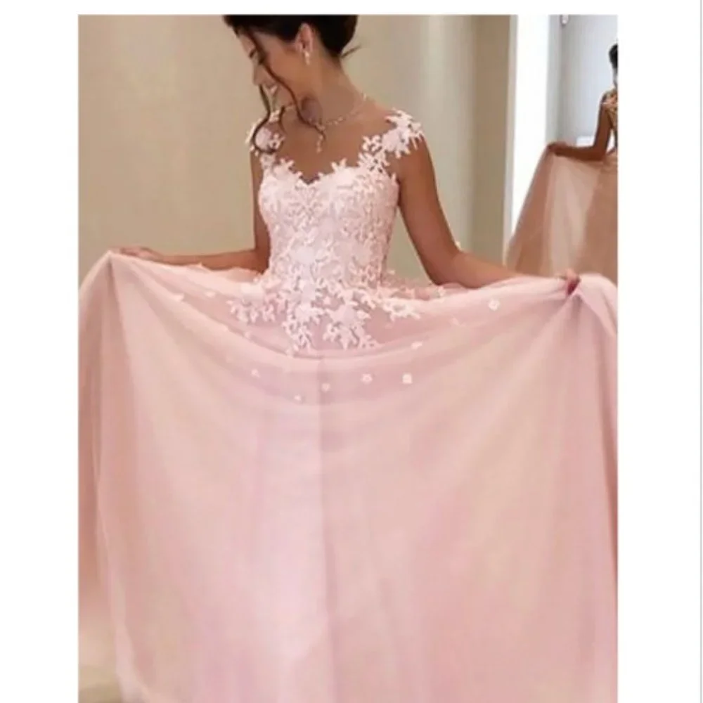 Tulle Prom Dress A-Line/Princess V-Neck Long/Floor-Length With Appliqued - Picture 2 of 5